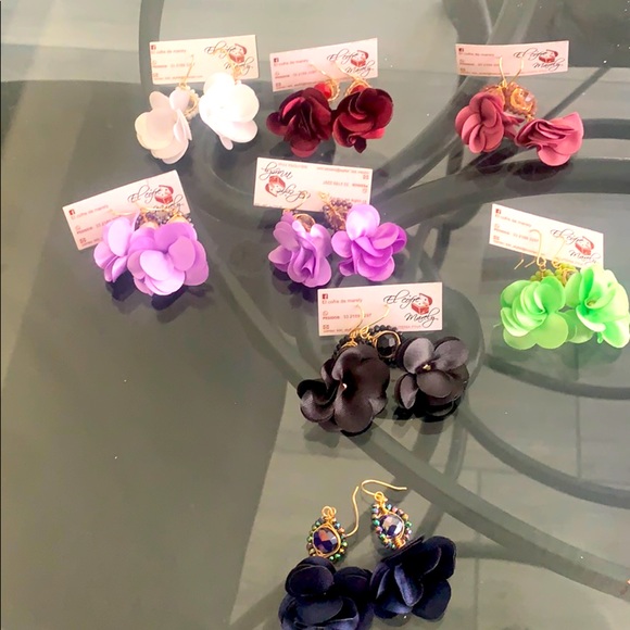 Earrings - Picture 1 of 1